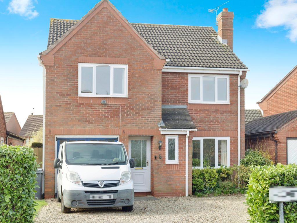 4 bed detached house for sale in Hogarth Road, Leicester LE4, £415,000