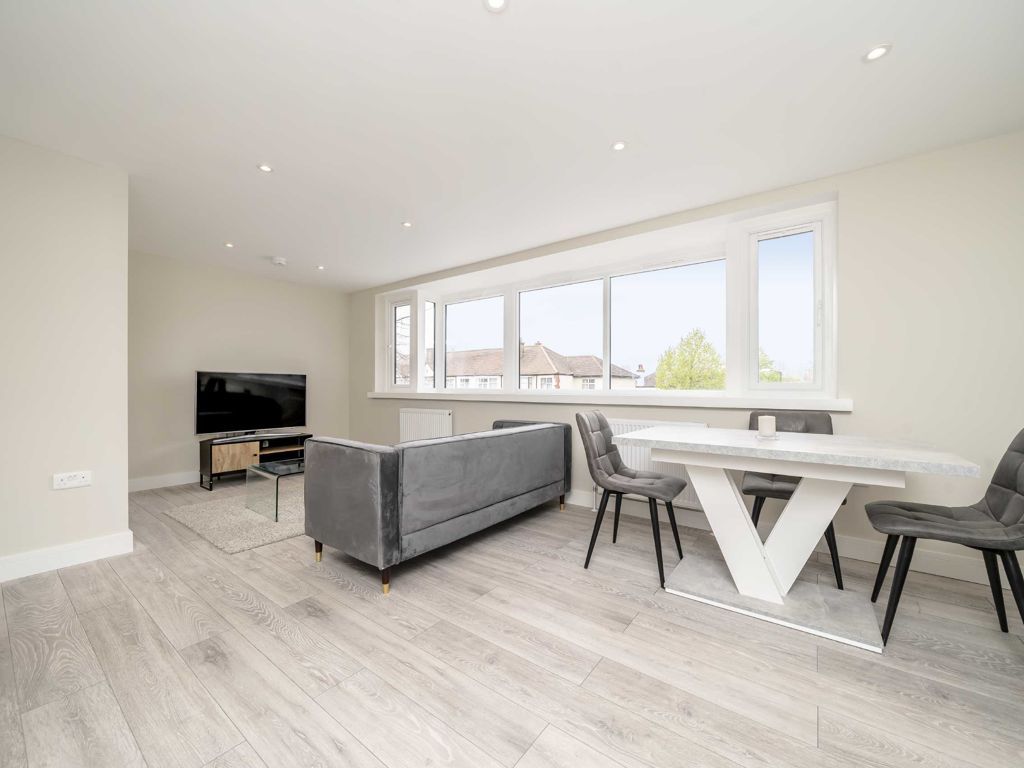 2 bed flat for sale in Streatham Road, Mitcham CR4 Zoopla