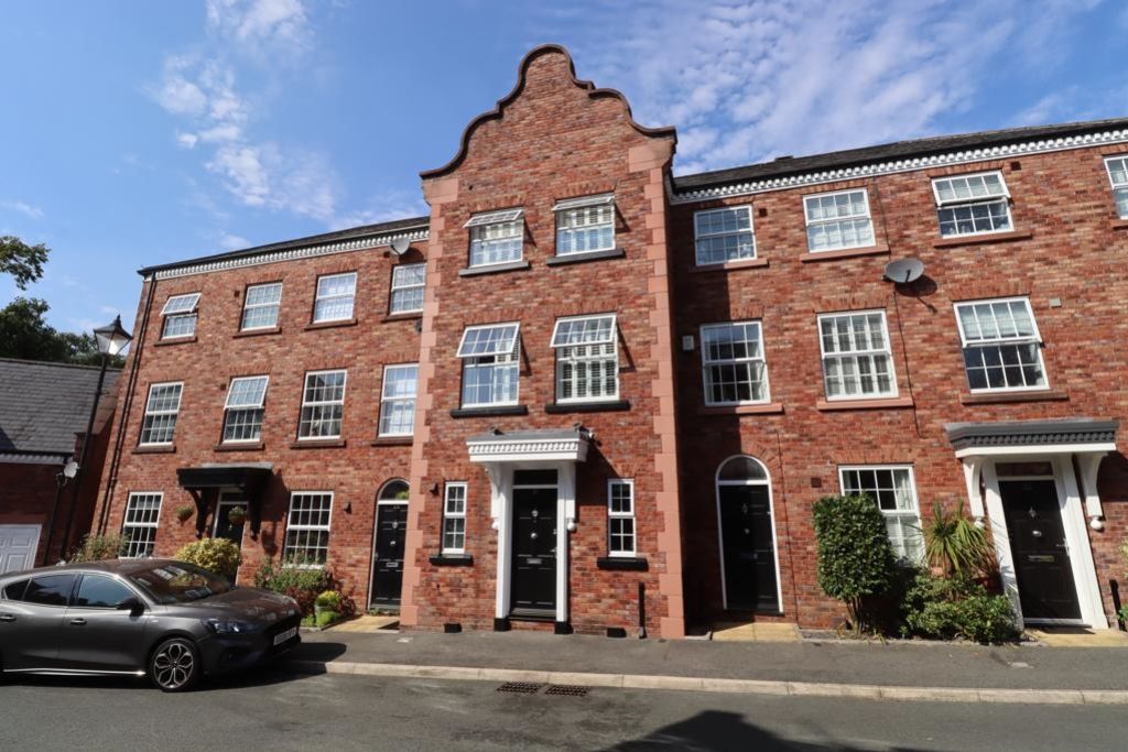 3 bed terraced house for sale in Gower Hey Gardens, Hyde SK14, £310,000