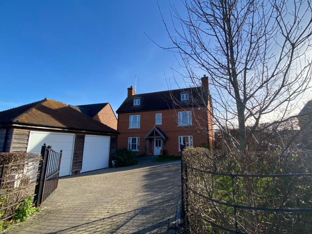 6 bed detached house for sale in Quainton Road, Waddesdon, Aylesbury