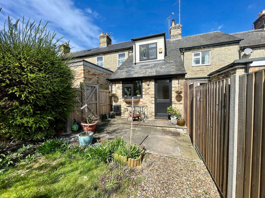 2 bed terraced house to rent in Queens Road, Royston SG8 Zoopla