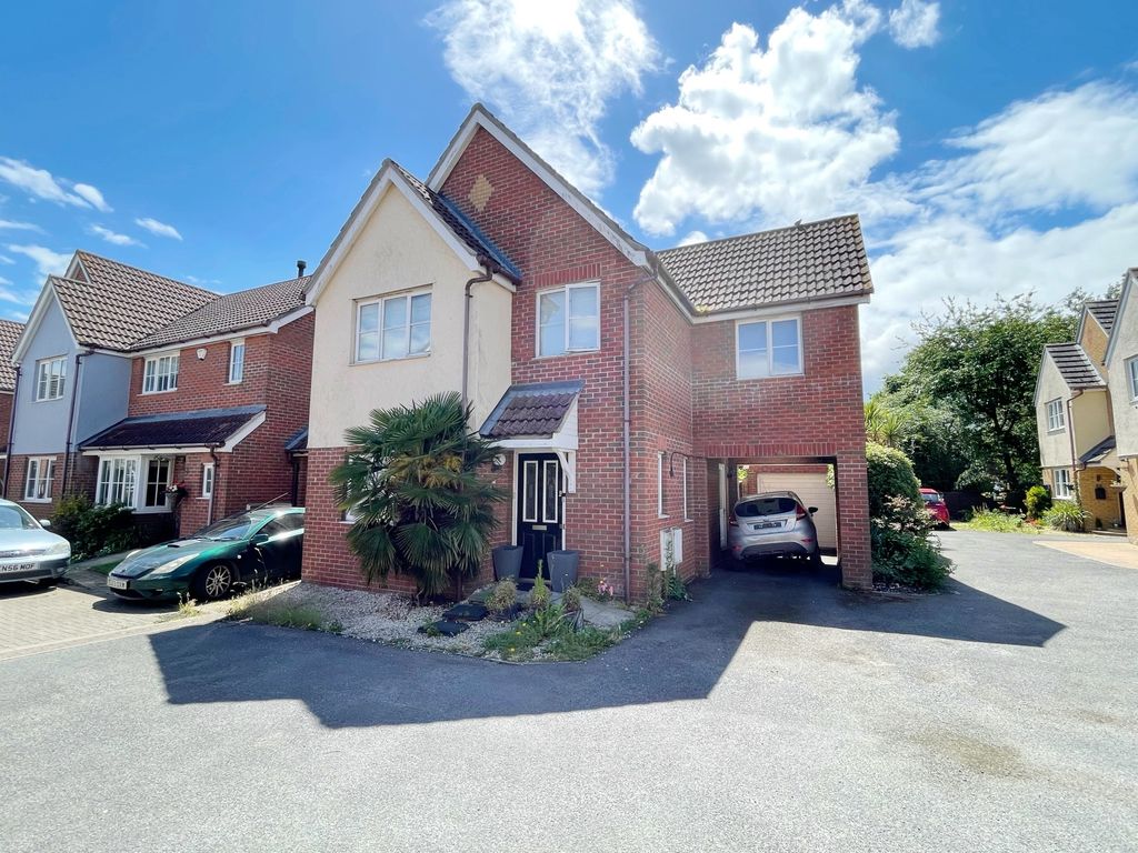3 bed link detached house for sale in Purvis Way, Highwoods, Colchester