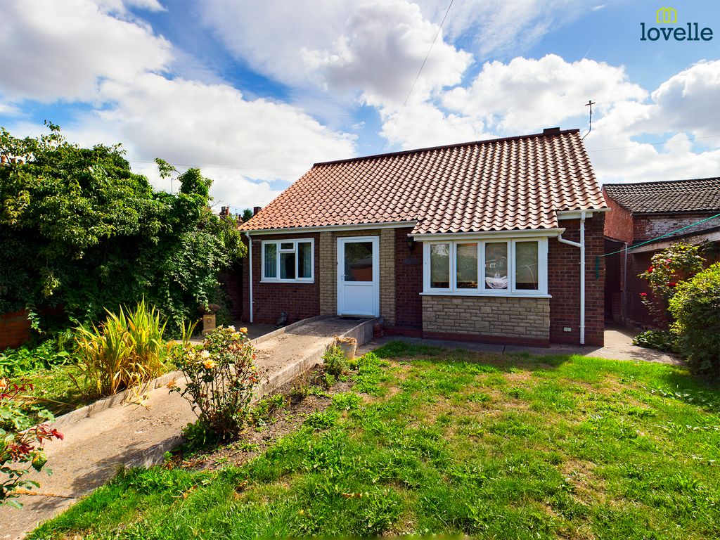2 bed detached bungalow for sale in Dear Street, Market Rasen LN8 Zoopla