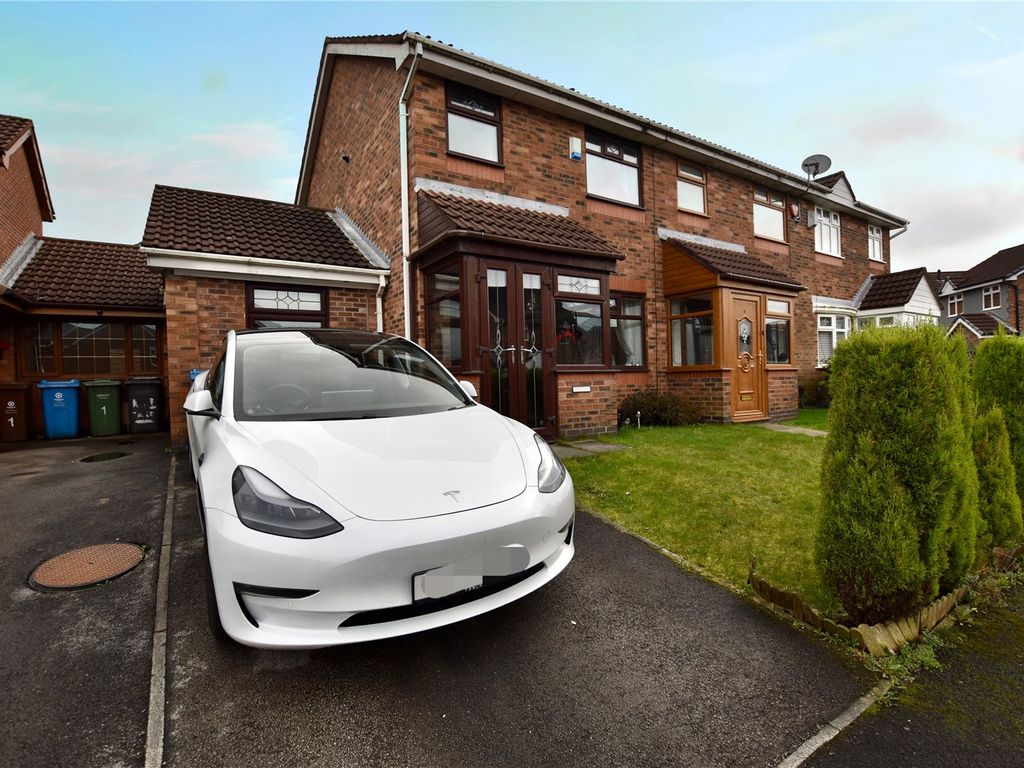 4 bed town house for sale in Carrbrook Drive, Royton, Oldham, Greater