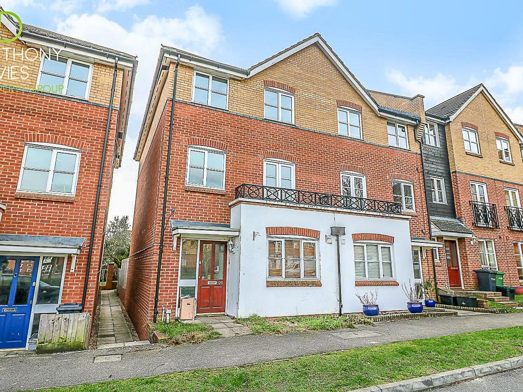 4 bed town house for sale in Plomer Avenue, Hoddesdon EN11 Zoopla