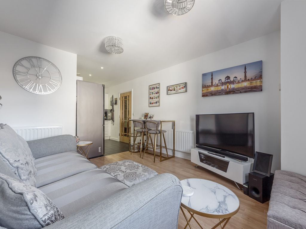 2 bed flat for sale in Croydon Road, Caterham CR3 Zoopla