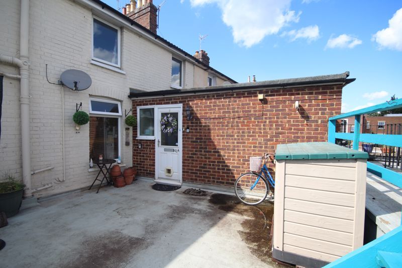 2 bed flat for sale in Quarry Hill Road, Tonbridge TN9, £295,000 Zoopla