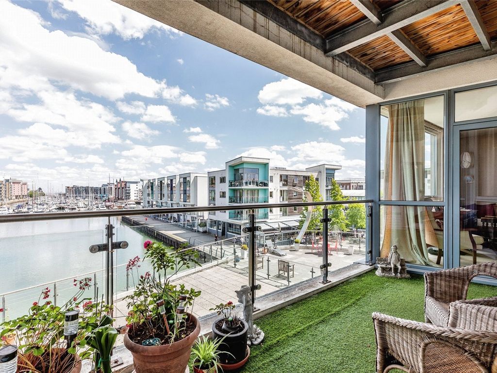 2 bed flat for sale in Harbour Road, Portishead, Bristol, Somerset BS20