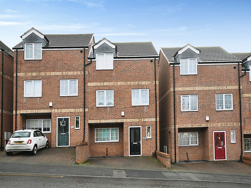 3 bed town house for sale in Skerry Hill, Mansfield NG18, £150,000 Zoopla