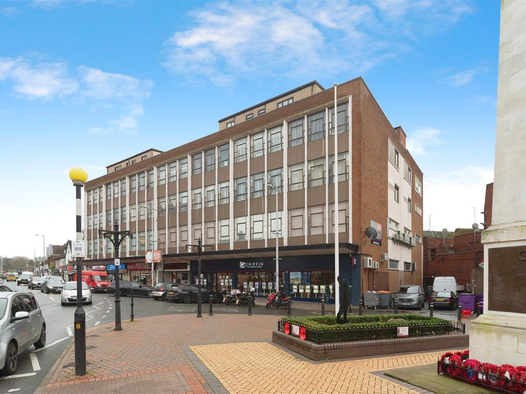 1 bed flat for sale in Queensgate Centre, Orsett Road, Grays RM17, £