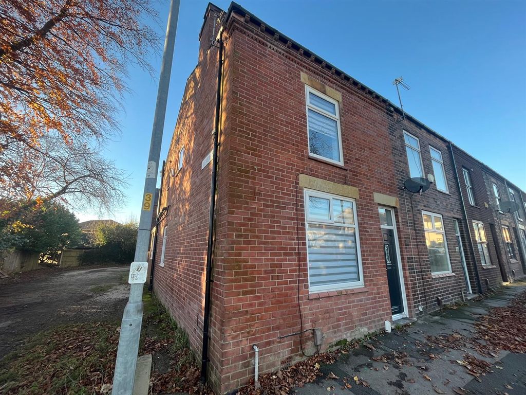 3 bed property to rent in Church Street, Westhoughton, Bolton BL5, £