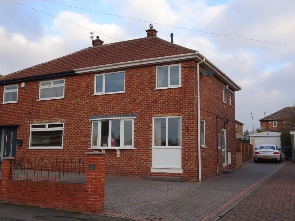 3 bed semidetached house to rent in Crownhill Road, Brinsworth