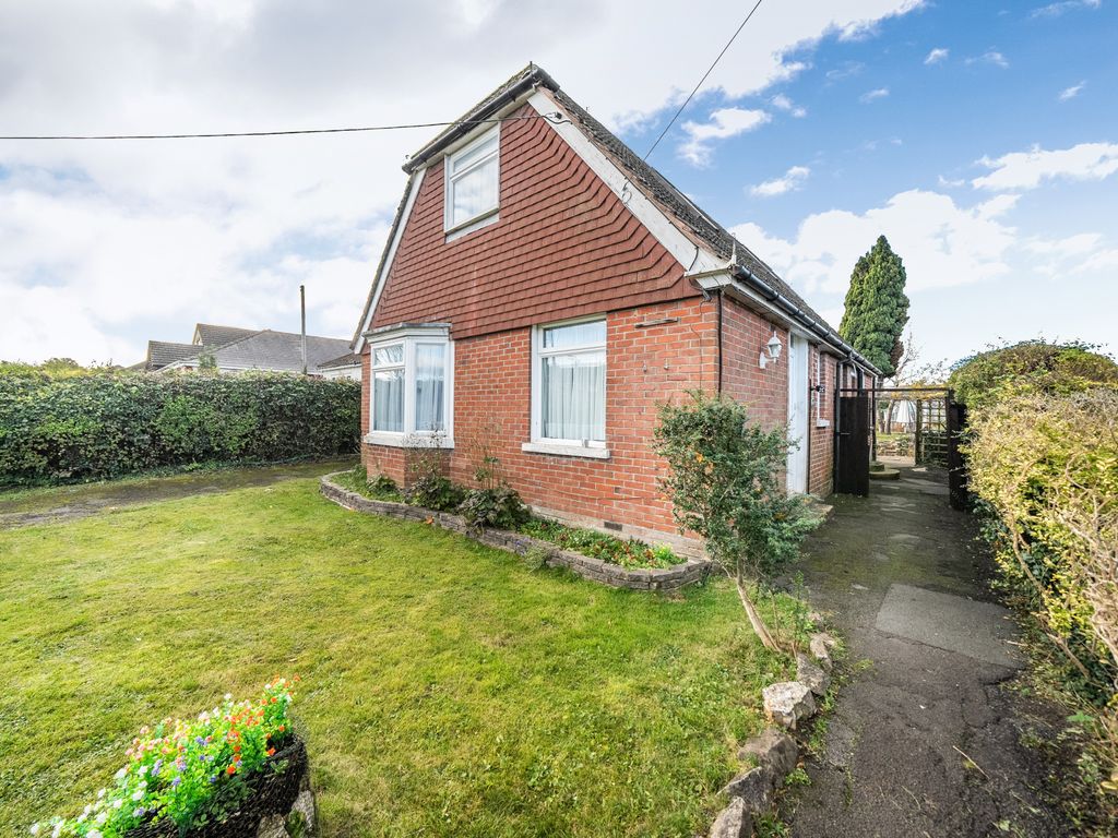 4 bed detached bungalow for sale in The Drove, Andover, Andover SP10, £