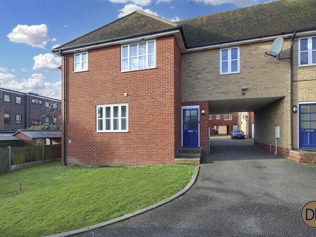 2 bed flat to rent in Connaught Close, Colchester, Essex CO1, £1,100