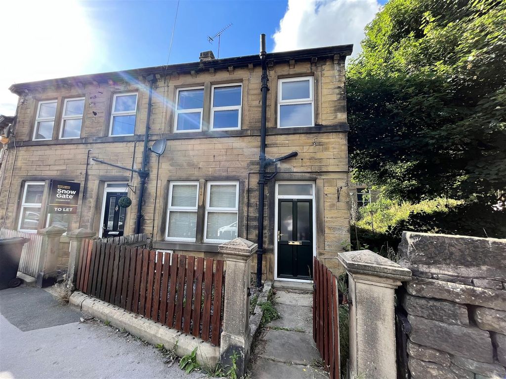 3 bed terraced house to rent in Woodhead Road, Holmbridge, Holmfirth