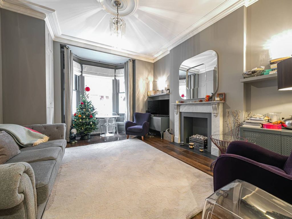 1 bed flat for sale in Drayton Gardens, Chelsea, London SW10, £900,000