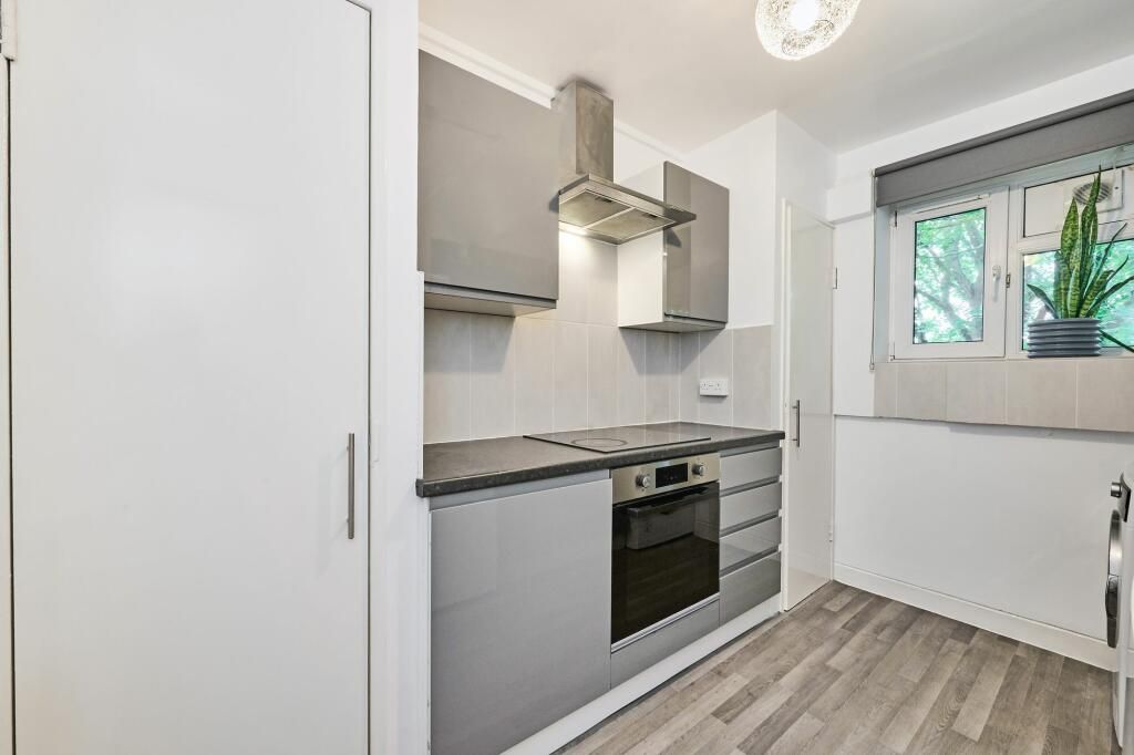 1 bed flat to rent in Middle Park Avenue, London SE9, £1,400 pcm Zoopla