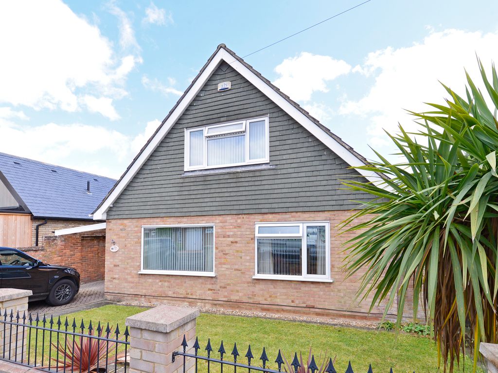 3 bed detached bungalow for sale in Llanaway Close, Godalming GU7 Zoopla