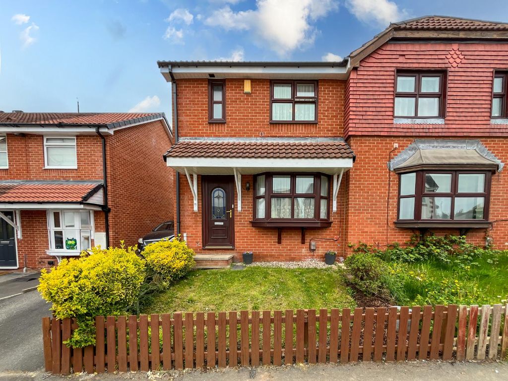 3 bed semidetached house for sale in Cornfield, Dewsbury WF13, £