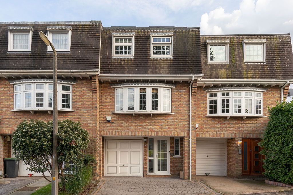 4 bed terraced house for sale in Epping New Road, Buckhurst Hill, Essex