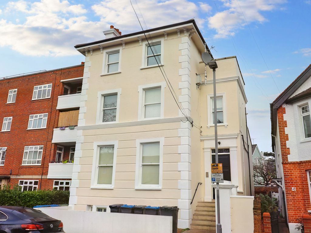 2 bed flat for sale in Grove Road, Surbiton KT6 Zoopla