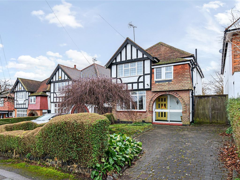 4 bed detached house for sale in Park Road, High EN5, £
