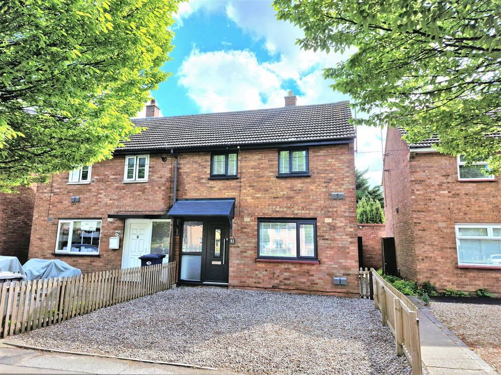 3 bed semidetached house for sale in The Quorum, Barnwell Road