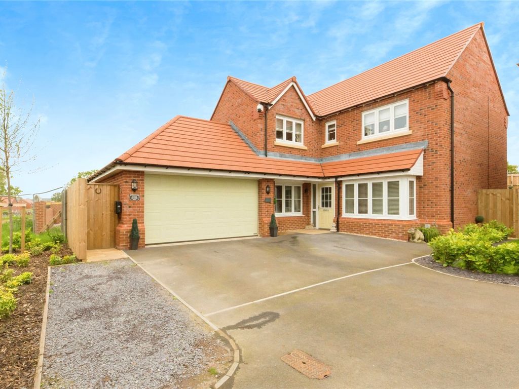 4 bed detached house for sale in Kitchener Road, Crewe, Cheshire CW1, £
