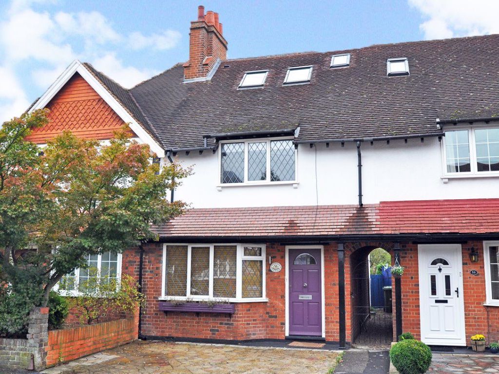 2 bed semidetached house to rent in Portlock Road, Maidenhead