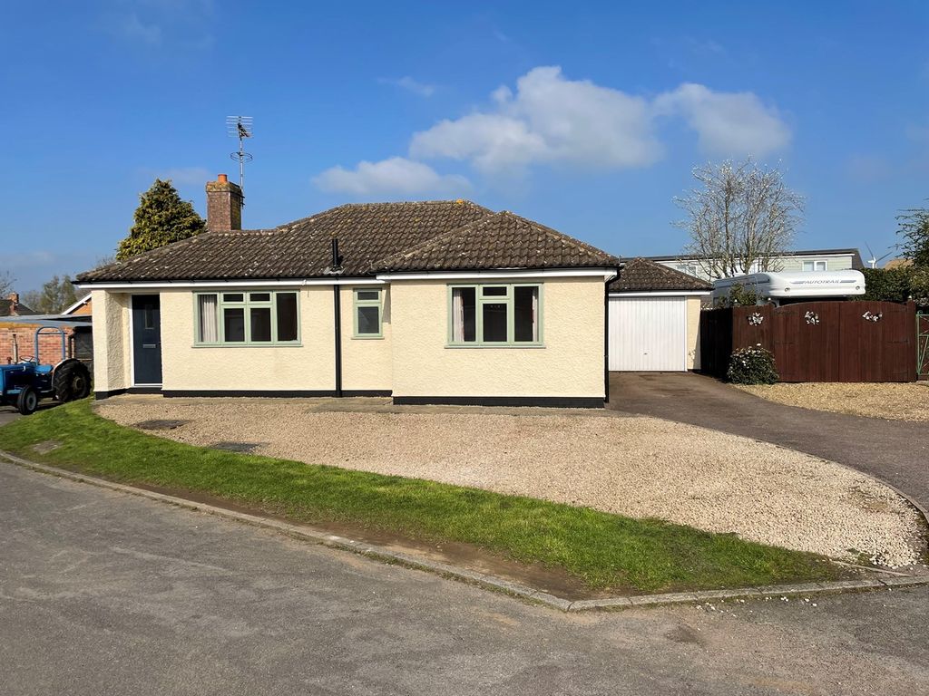 2 bed detached bungalow for sale in Home Farm Close, Gilmorton