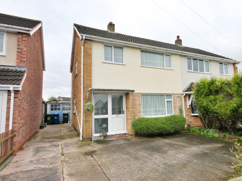 3 bed semidetached house for sale in Hanbury Road, Amington, Tamworth