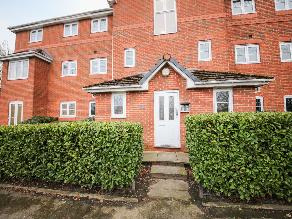 2 bed flat for sale in Walthew House Lane, Kitt Green, Wigan