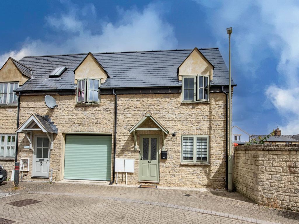 3 bed semidetached house for sale in Compton Way, Witney, Oxfordshire