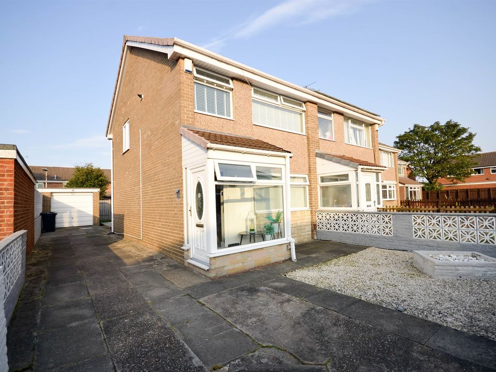 3 bed end terrace house for sale in Cornforth Close, Gateshead NE10, £