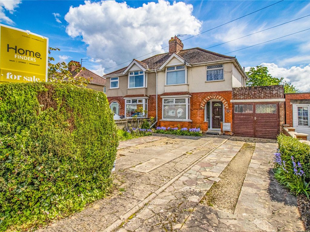 3 bed semidetached house for sale in Oxford Road, Stratton, Swindon