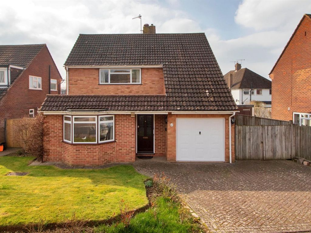 3 bed detached house for sale in Woodview Crescent, Hildenborough