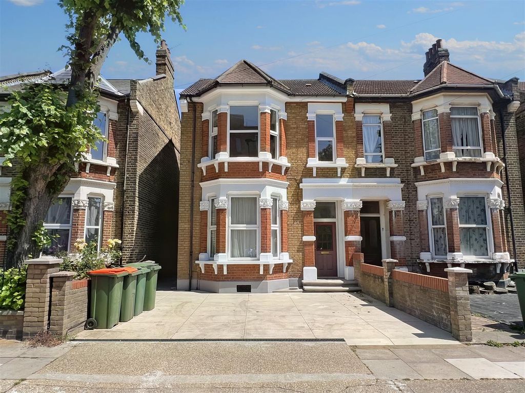 2 bed flat for sale in Carnarvon Road, London E15 Zoopla