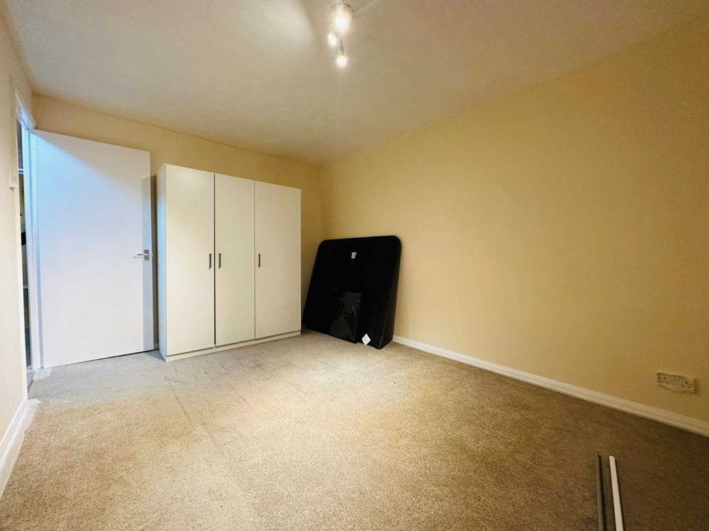 3 bed semidetached house to rent in Clemence Rd, Dagenham RM10 Zoopla