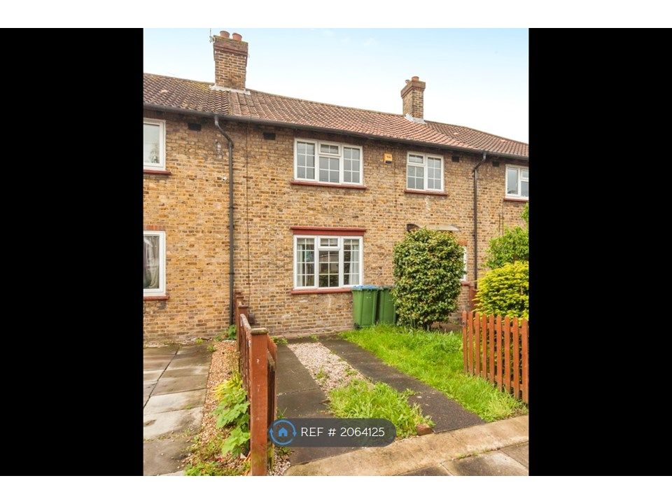 3 bed terraced house to rent in Eltham Green Road, London SE9, £2,300