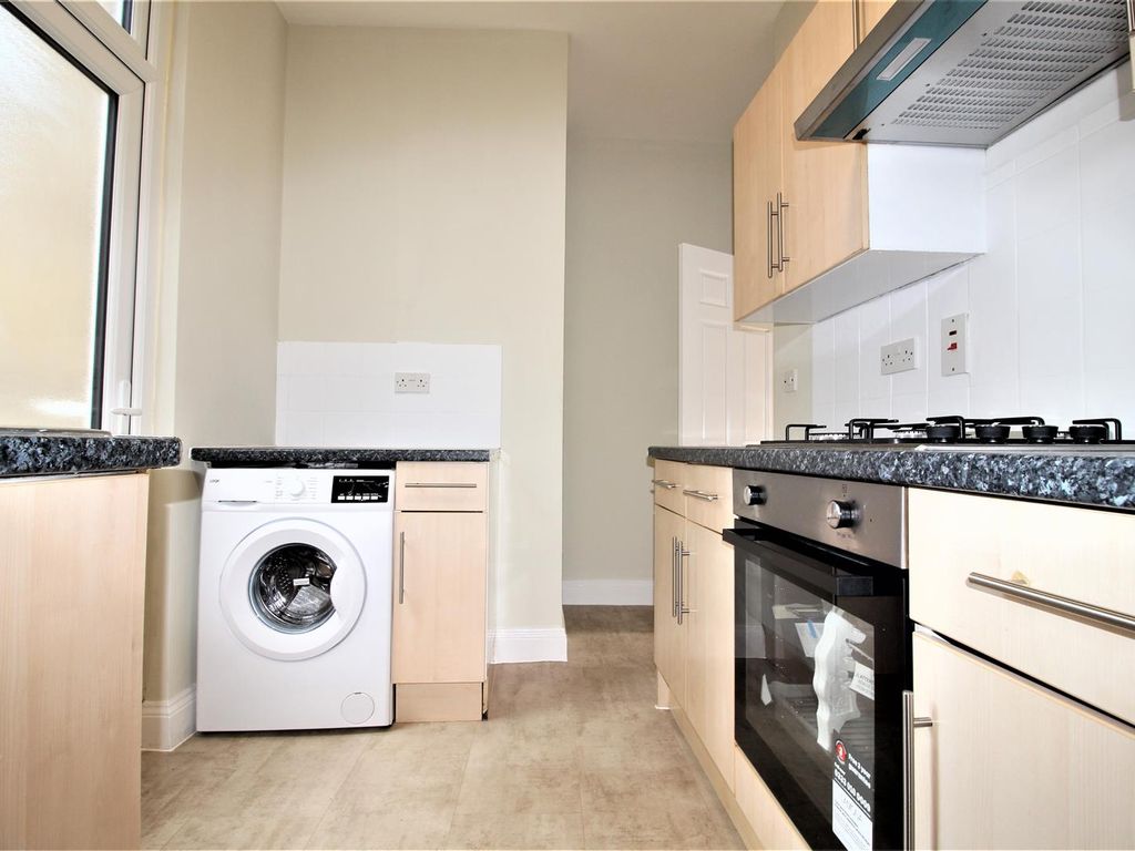 2 bed flat to rent in (Ground Floor Flat, Garden) Francis Road, Leyton