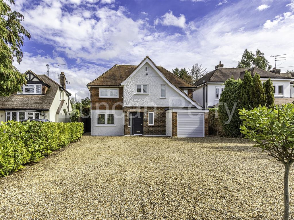 3 bed detached house to rent in Pine Grove, Brookmans Park, Hatfield