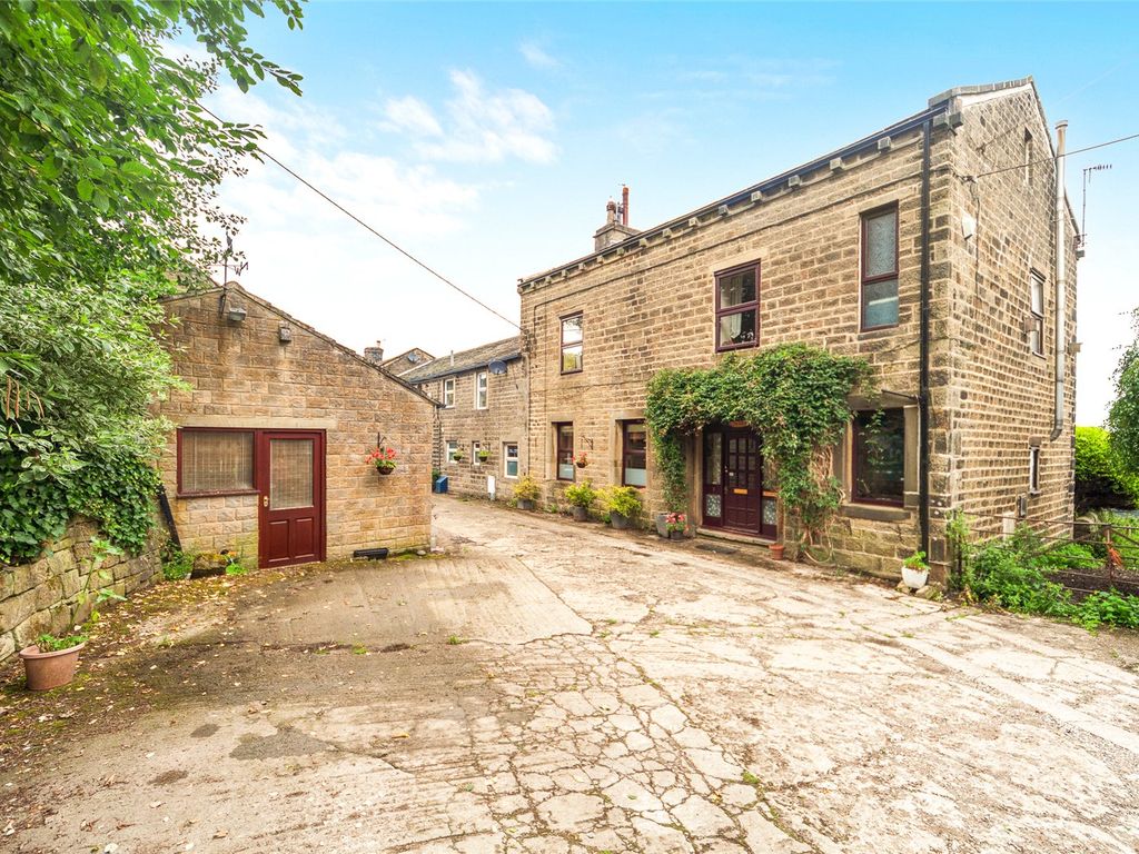 4 bed end terrace house for sale in Whitley Head, Steeton, Keighley