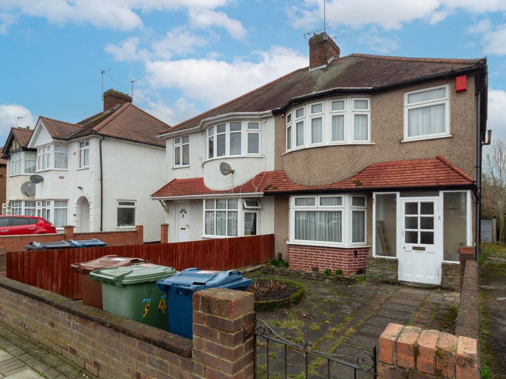 3 bed semidetached house for sale in The Chase, Edgware HA8, £550,000