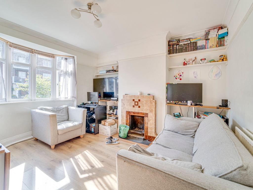 2 bed flat for sale in Alexandra Road, London N10, £350,000 Zoopla