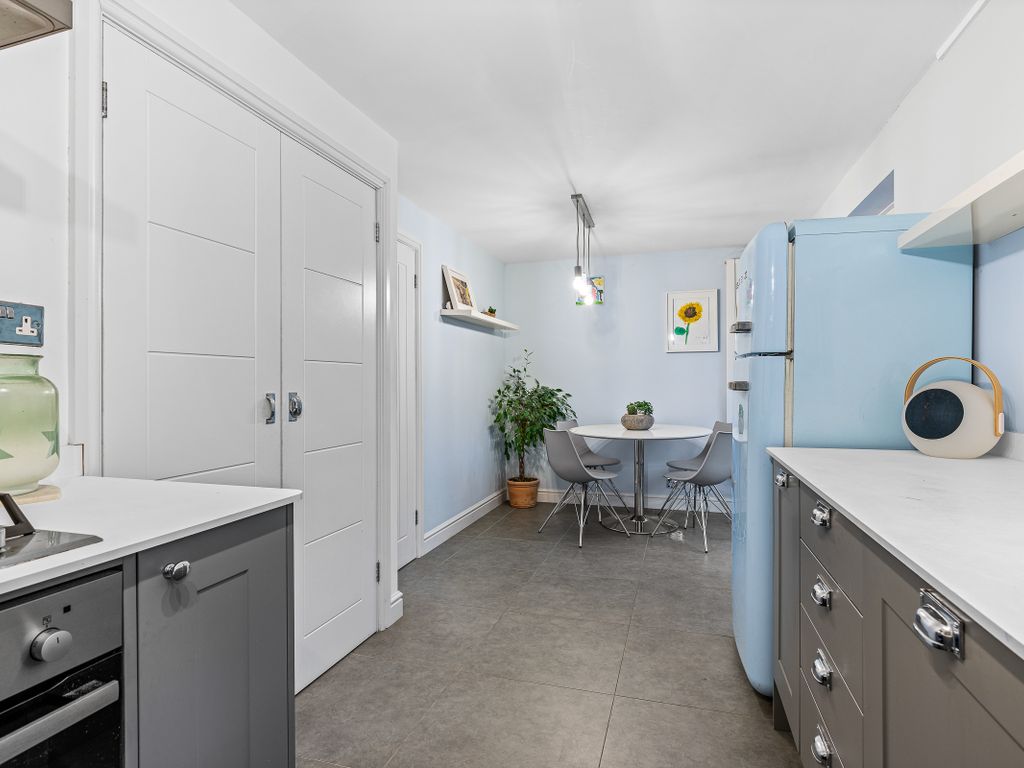 3 bed semidetached house for sale in Valley Road, Codicote, Hitchin