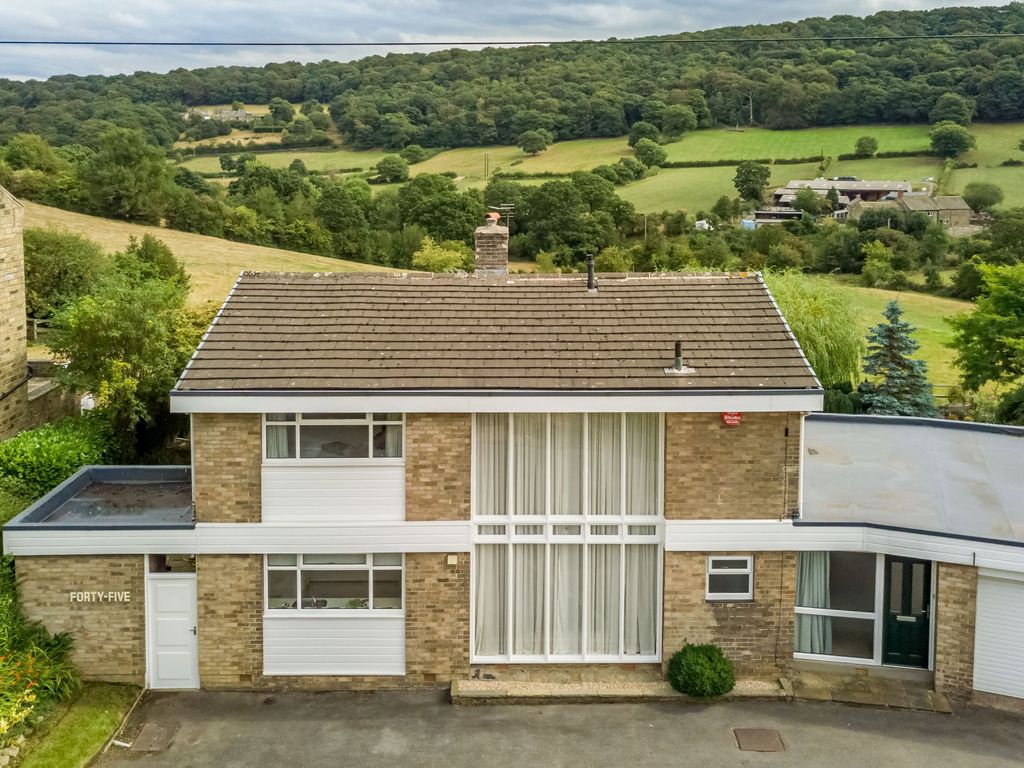 3 bed detached house to rent in Sharp Lane, Almondbury, Huddersfield