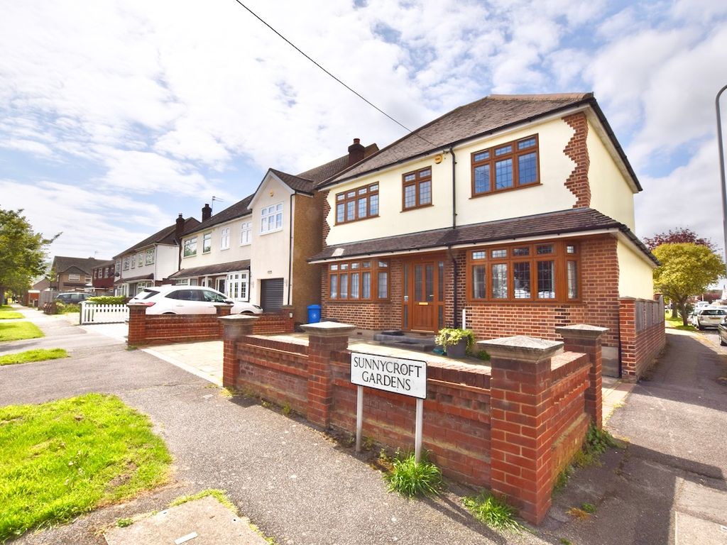 4 bed detached house for sale in Sunnycroft Gardens, Upminster RM14