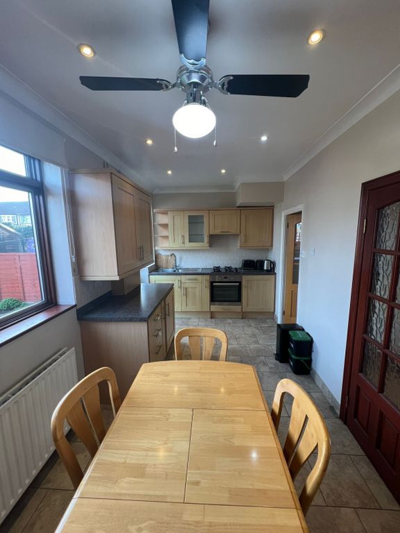 3 bed terraced house to rent in Charlton Road, London N9, £2,200 pcm