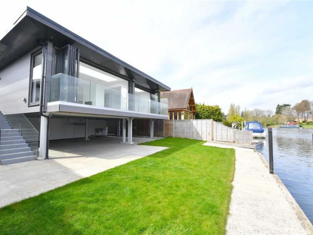 3 bed detached house to rent in Riverside, Staines TW18 Zoopla