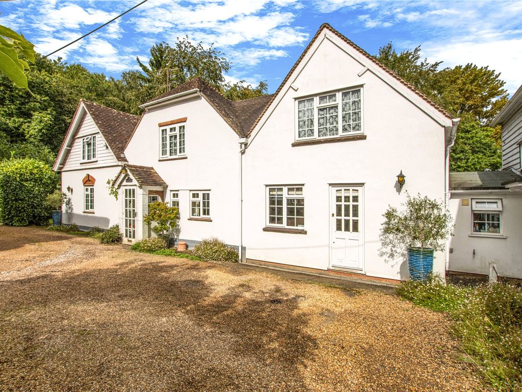 4 bed link detached house for sale in Seven Mile Lane, Borough Green